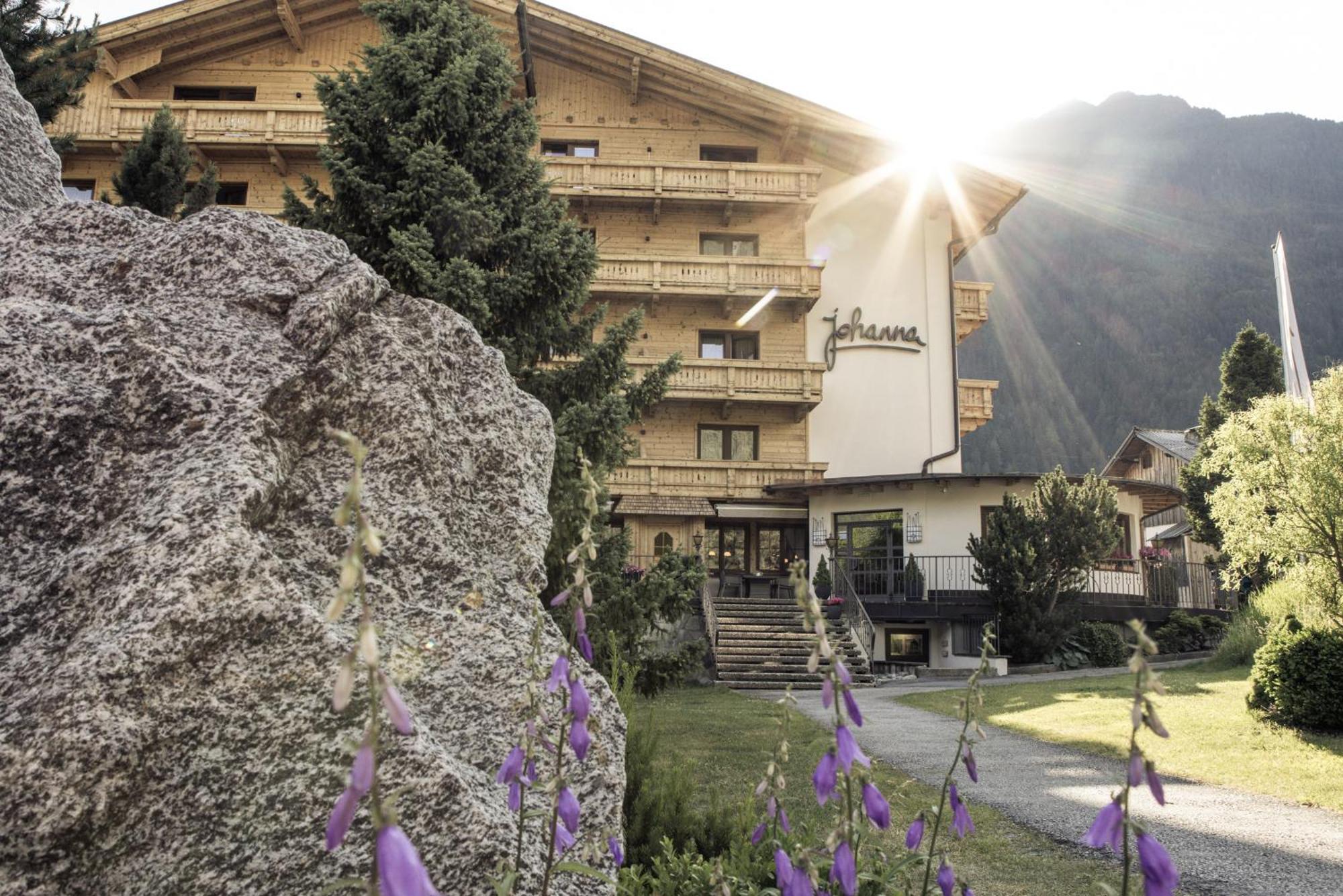 Hotel Johanna Mitten Im Oetztal 엄하우젠 외부 사진